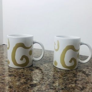 Set of 2 OSCAR DE LA RENTA MUGS With Gold Designs